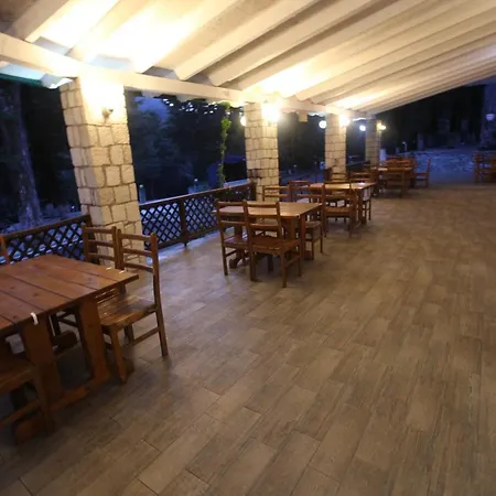 Bujtina Uji I Panjes, Llogara *