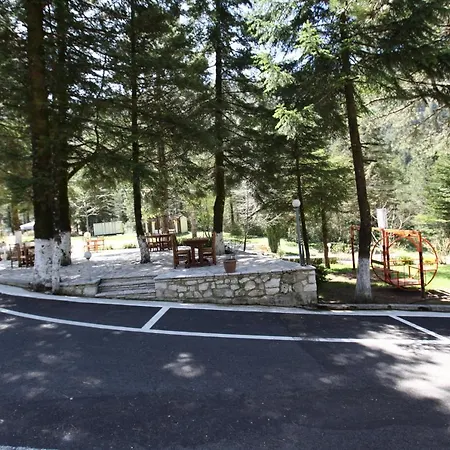 Bujtina Uji I Panjes, Llogara ホテル
