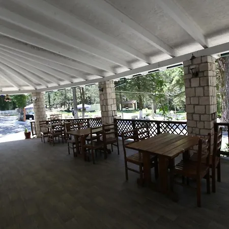 Bujtina Uji I Panjes, Llogara ホテル Dukat