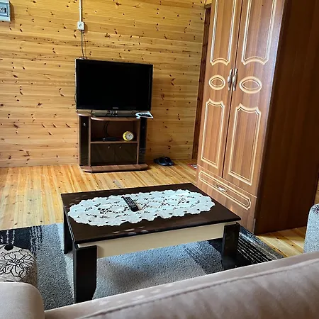 Bujtina Uji I Panjes, Log * Dukat