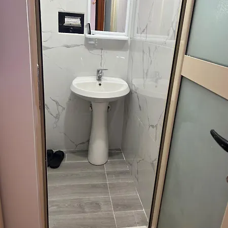 Bujtina Uji I Panjes, Log Hotel *