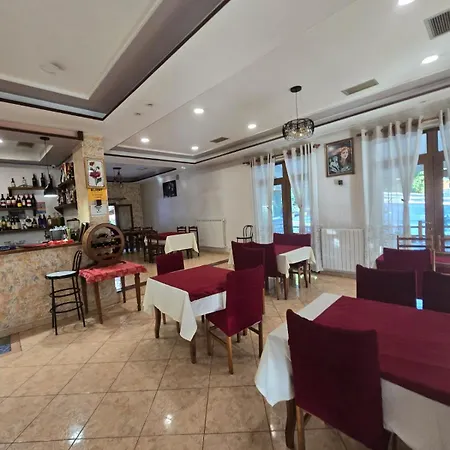 Bujtina Uji I Panjes, Llogara Hotel *