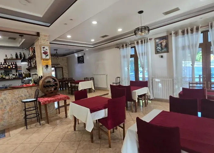 Bujtina Uji I Panjes, Llogara Szálloda *