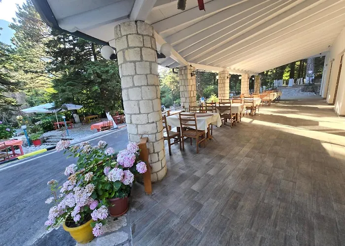 Bujtina Uji I Panjes, Llogara Szálloda Dukat