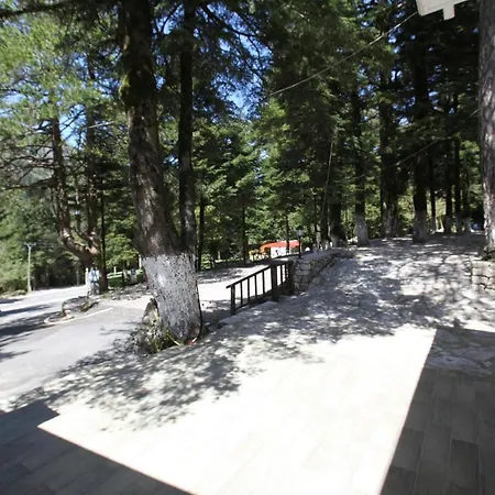 Bujtina Uji I Panjes, Llogara Hotel