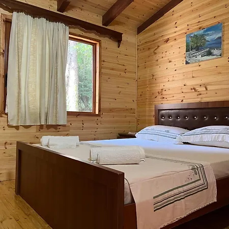 Bujtina Uji I Panjes, Llogara