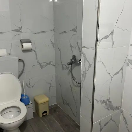 Hotel Bujtina Uji I Panjes, Log Dukat