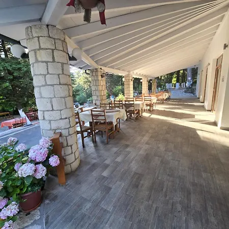 Bujtina Uji I Panjes, Llogara Hotel *