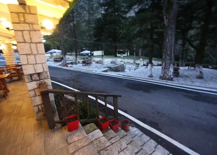 Bujtina Uji I Panjes, Llogara Hotel Dukat