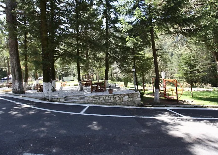 Bujtina Uji I Panjes, Llogara Hotel