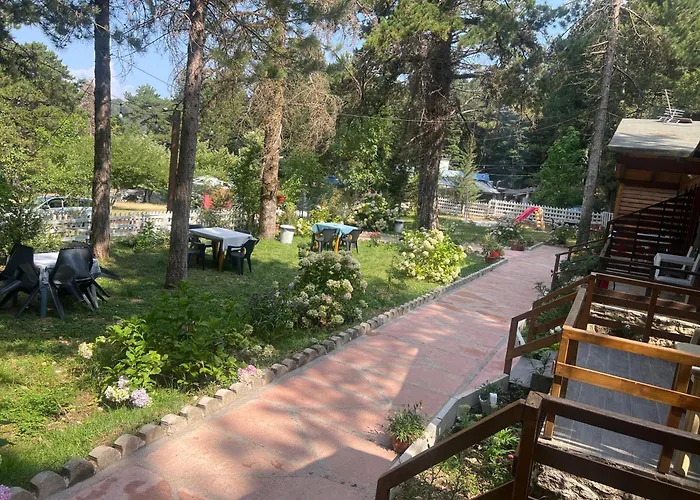 Bujtina Uji I Panjes, Llogara Hotel